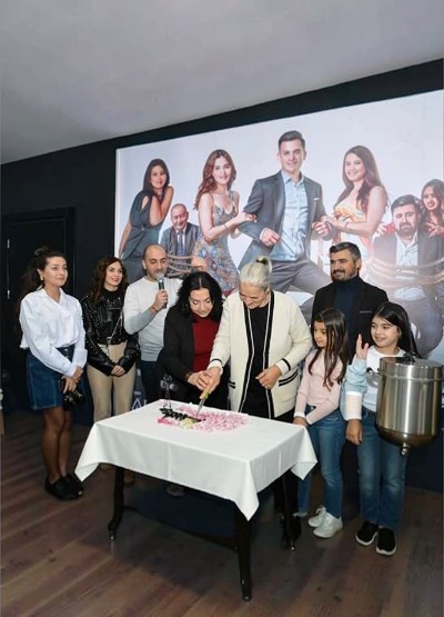 Yanvarın 13-də "Park Bulvar" ticarət mərkəzinin təşkilati dəstəyi ilə "Park Cinema"da "Xəyanətə yox" filminin imza günü keçirilib.